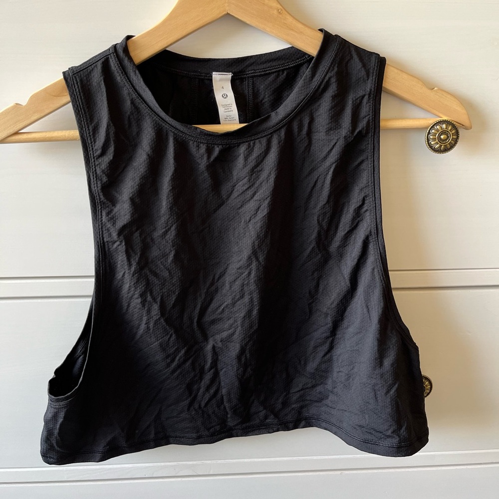Cropped black Lululemon athletic tank